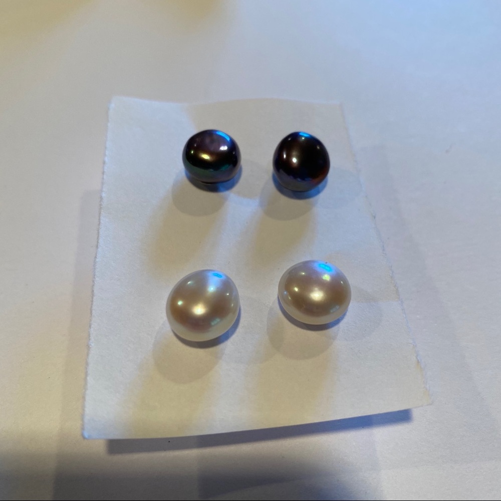 2 pairs of sterling silver stud earrings